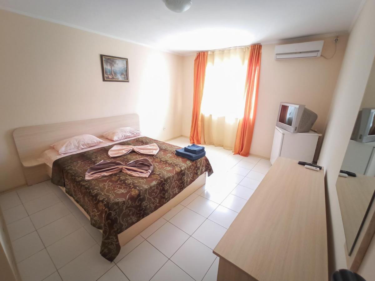 Dolce Vita Resort Hotel Zaliznyi Port Bilik gambar